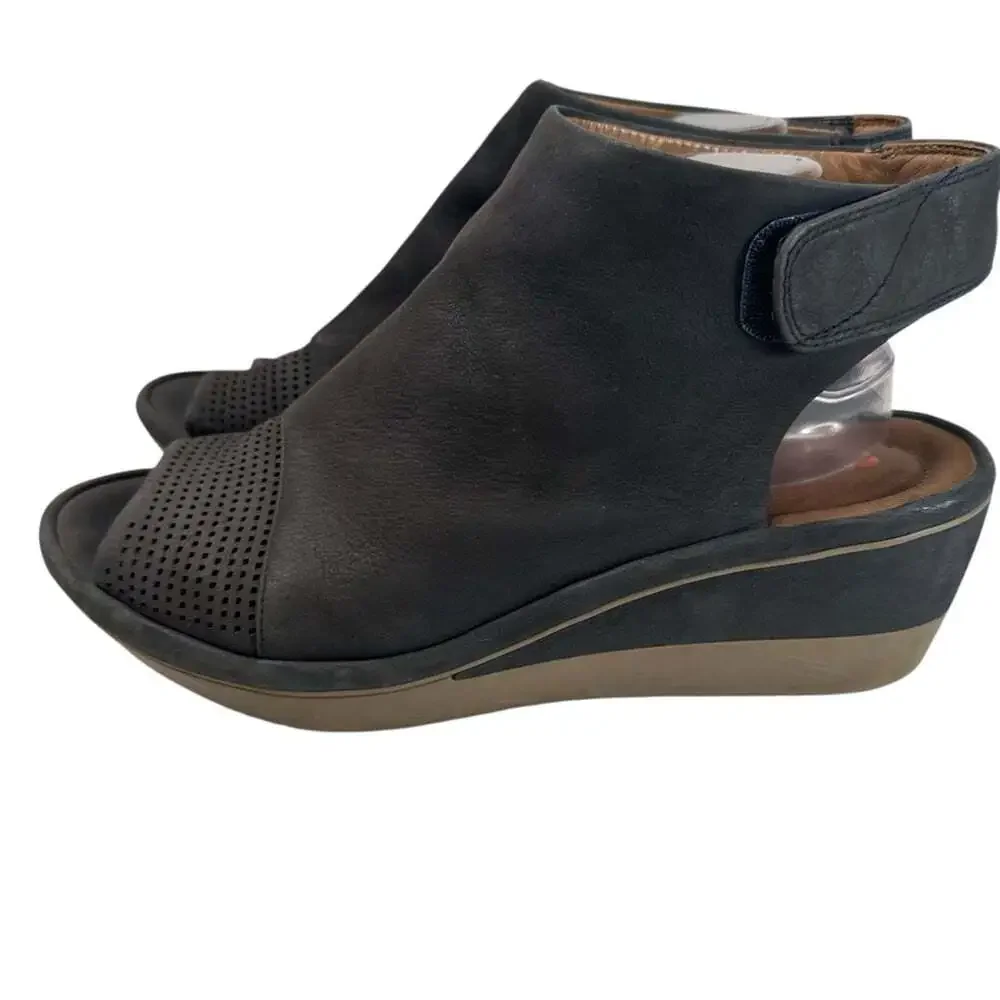Clarks Unstructured Wynnmere Abie Grey Wedge Sandals Size 10 Cushioned Shoes